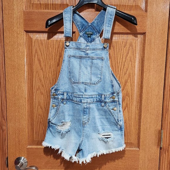 WILD FABLE Women's XS Denim Distressed Blue Jean Bib Overalls Shortalls NWOT NEW - Picture 1 of 3